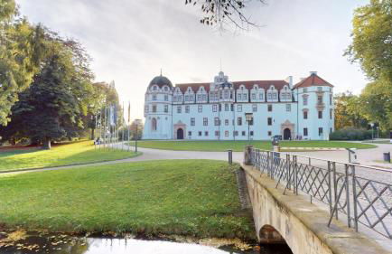 2 Zimmer, Beamer, Disneyplus mitten in der Altstadt - Foto 11