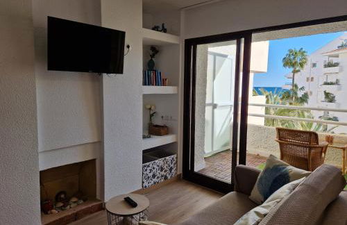 Azul - Estudio con vistas al mar, piscina y acceso directo a la playa by Redi - Photo 12