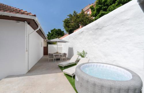 HostWise - Traditional House with Terrace - Photo 1