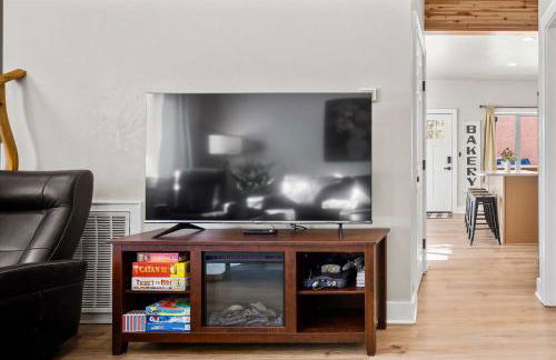 Modern Red Lodge Cabin - Walk to Broadway Ave - Foto 12