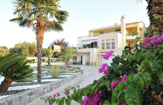 Villa With Private Pool, BBQ Area - Photo 26