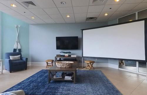 Oceanfront luxury at Hibiscus Breeze, charming 2/2 condo on North Hutchinson Island 3 Month Min - Photo 20