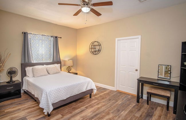 Large 3br/2ba Family Home W/patio Near Downtown! - Foto 2