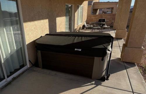 Huge 4BR 2BA Home - Pool Table, & 6 person Hot Tub - Foto 15