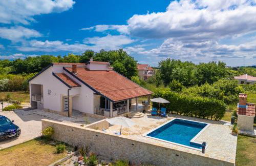 Holiday House Paula sa privatnim grijanim bazenom na mirnoj lokacija blizu mora - Foto 53