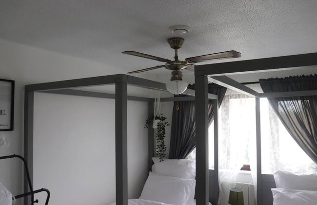 Immaculate 2-bed Apartment in Dagenham - Photo 7