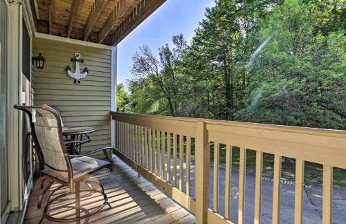 Lake Getaway Walk Across Street to Private Beach! - Foto 11