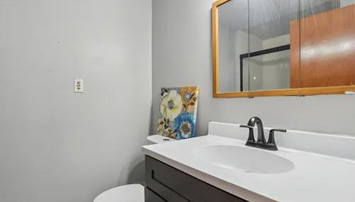 Stunning Brick Tri Level Home 420 friendly - Photo 3