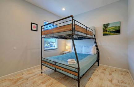 Sleeps 26 2 Homes w/ Waterfront Pool + Boat Dock Laguna Village Escape - Foto 68