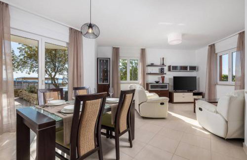 Luxury Villa Oštro with pool & Krk bridge view - Photo 38