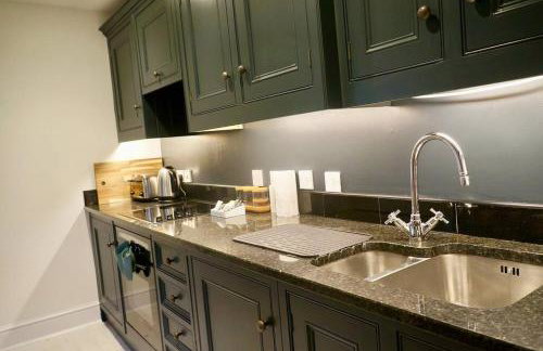 Epic Location, Views & Large Private Terrace - Photo 22