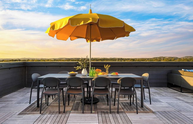 Dual Bachelor Pads w/ Rooftop Lounge & Games Sleeps 26 5 Min to Broadway - Foto 54