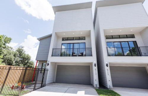 Beautifully Decorated, Modern Downtown Houston Home - Photo 31