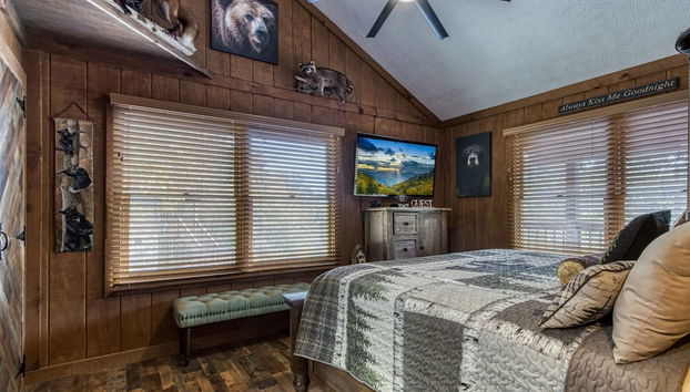 Er26 - Sasquatch Inn - Great Location! Close To Town Resort Pool! 2 Bedroom Cabin by RedAwning - Foto 4, Habitación