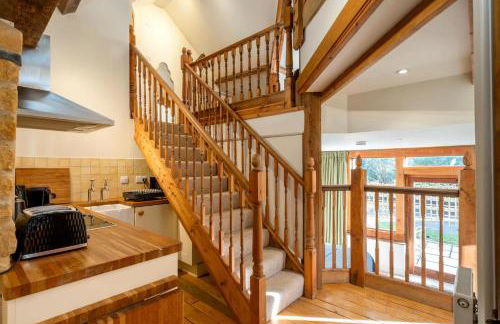 Willowberry Barn - Exclusive Home with Hot Tub - Photo 36