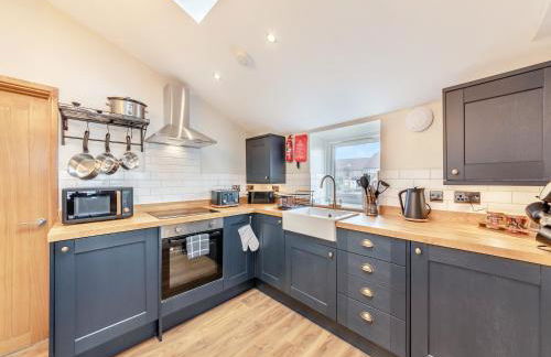 Captain's Quarters - Photo 9