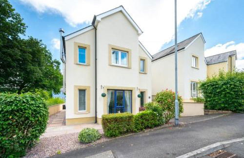 3 Bed Holiday Home in Llandeilo with log burner - Photo 2