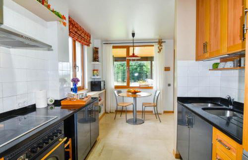 Casa con gran jardín y piscina en Cabarceno - Foto 12