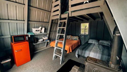 Secluded A-Frame Glamping on 46-Acre Farm Near Nashville – Queen Beds, Fire Pit, Breakfast Included - Foto 5
