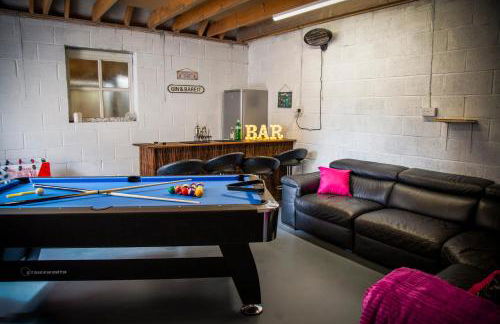 Oak House - sleeps 10 with Bar & Games room - Foto 45