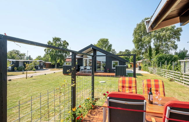 "Sighfrith" - 150m from the sea - Photo 13