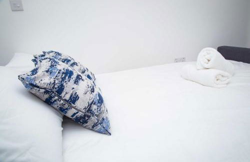 Bridge Court by Sterling Edge Apartments - Luxury Aparthotel - Stylish 1-bed Apartments - Balcony with Canal View or Private Garden - Free Parking - Foto 48