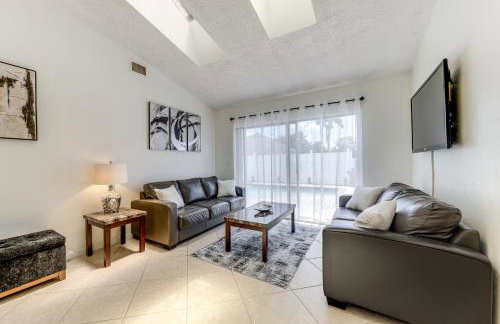 Screened Patio and Pool Boca Raton Retreat - Photo 3