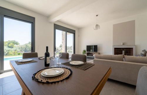 Villa & Stone House with Pool, 10 Mins to Skala Eressos Beach - Foto 55