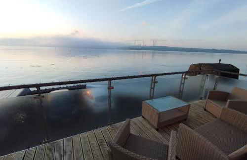 Waterfront Location, Balcony, Sea Views, Free Parking - Foto 6