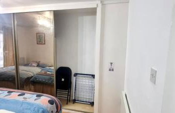 Friendly family apartment comfort sleep 6 close to tube bus airport - Foto 28