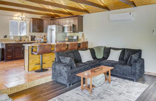 Walk to Village! Romantic Pine Mtn Nature Escape - Foto 1