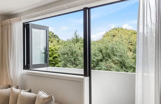 Convenient Modern 2-Bedroom Unit With Free Parking - Photo 8