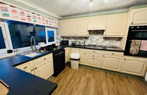 Contractors families free parking Ramsey Road - Foto 7