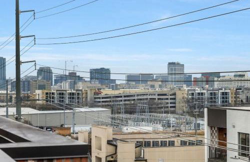 Huge Private Patio with Games & Skyline Views - Foto 26