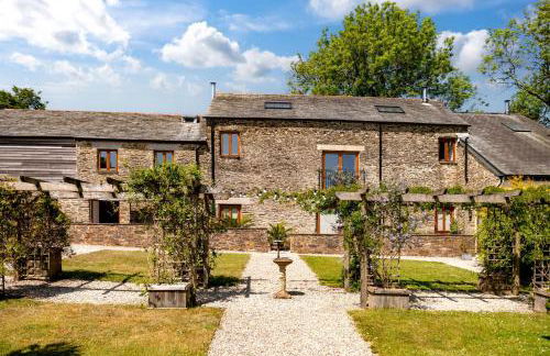 Threshing Barn at East Trenean Farm -Stunning Cornish Cottage sleeping 6 with hot tub, private garden, rural views and EV facilities - Foto 5