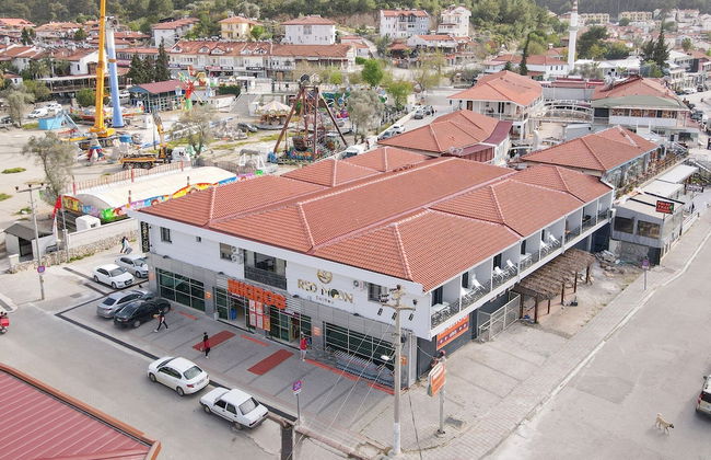 Red Moon Suites - Photo 32