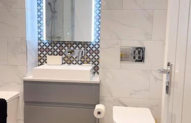 Exclusive 1 and 2 Bedroom Flats only 0,5 miles aw - Foto 79