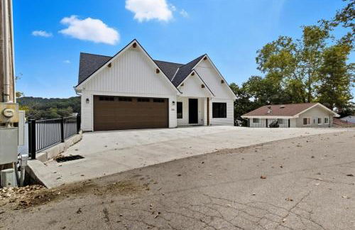 Modern Lakefront Escape | The Twelve - Foto 3