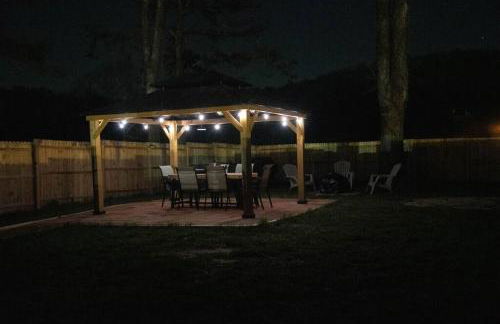 Rustic Chic Alabama Cabin w Loft Fire Pit Pet Friendly Fenced Yard Lake Guntersville - Lucky Lodge - Foto 48