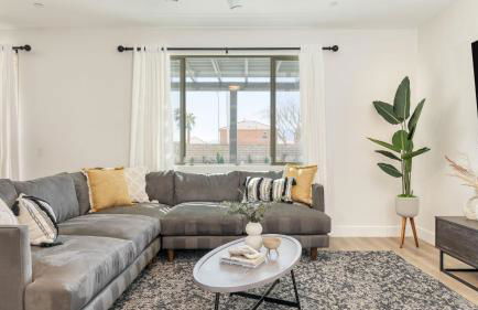 Desert Eden by Avantstay 6BR w/ Ensuite Backyard Oasis w/ Pool & Hot Tub! - Foto 20