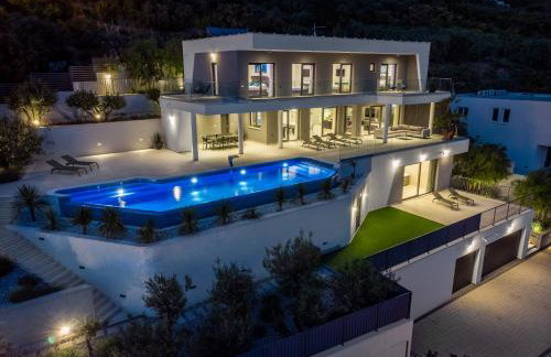 Luxurious Villa ADA; hot tub, sauna, gym, pool - Foto 1