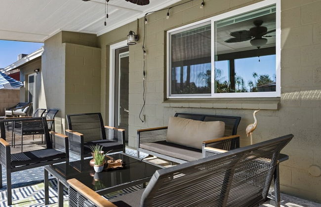 Modern and Stylish Remodeled 4 Bdrm w/ HTD Pool! - Foto 33