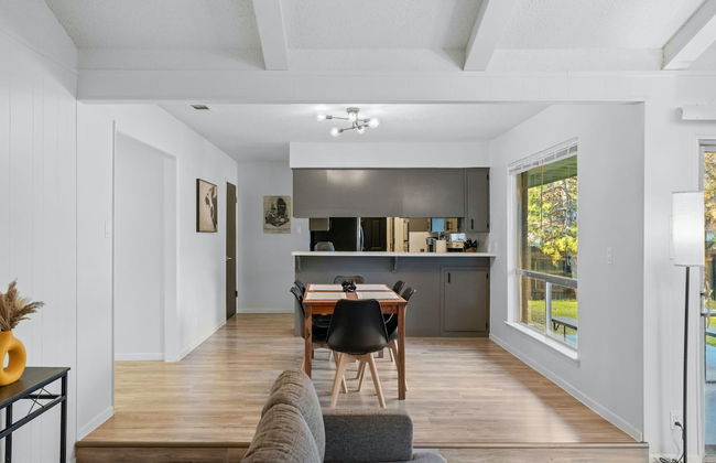 Quiet 3 Bedroom Home Walkable to Zilker Park - Photo 21