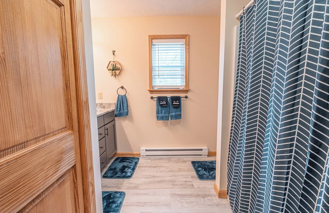 NEW Large Group Summer Getaway W/hot Tub + Game Room! - Foto 25