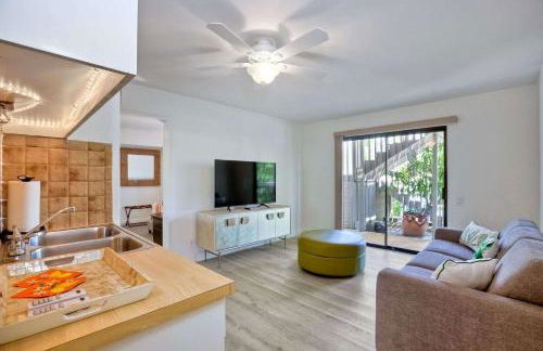 Serene Coastal Home Sleeps 8 - 1 Mile from Beach - Foto 60