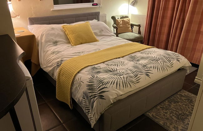 Entire 1bed Studio With Ensuite, Balcony & Parking - Foto 6