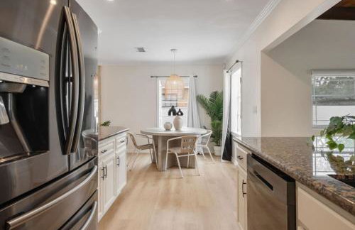 Stunning Retro Beach Oasis, Dual Living, Pool - Foto 20