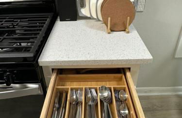 The Blue House- Backyard, grill, pets welcome - Foto 19