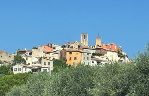 Biot - Place des Arcades - Foto 16
