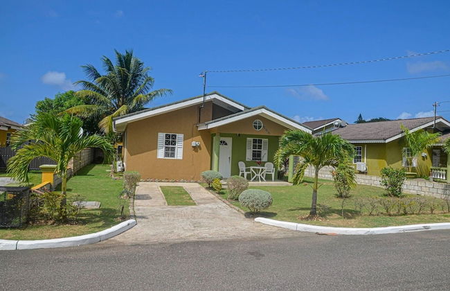 HAPPY HOLIDAYS at Drax Hall Country Club - Foto 1